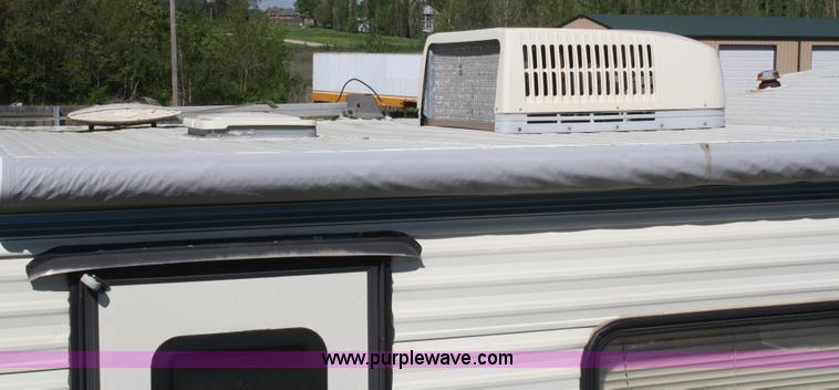 image for item A6604 1990 Nu-Wa Hitchhiker 25' fifth wheel camper