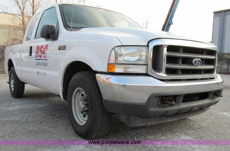 image for item A8209 2004 Ford F250 XLT SuperCab pickup truck