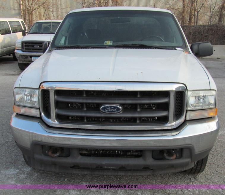 image for item A8209 2004 Ford F250 XLT SuperCab pickup truck