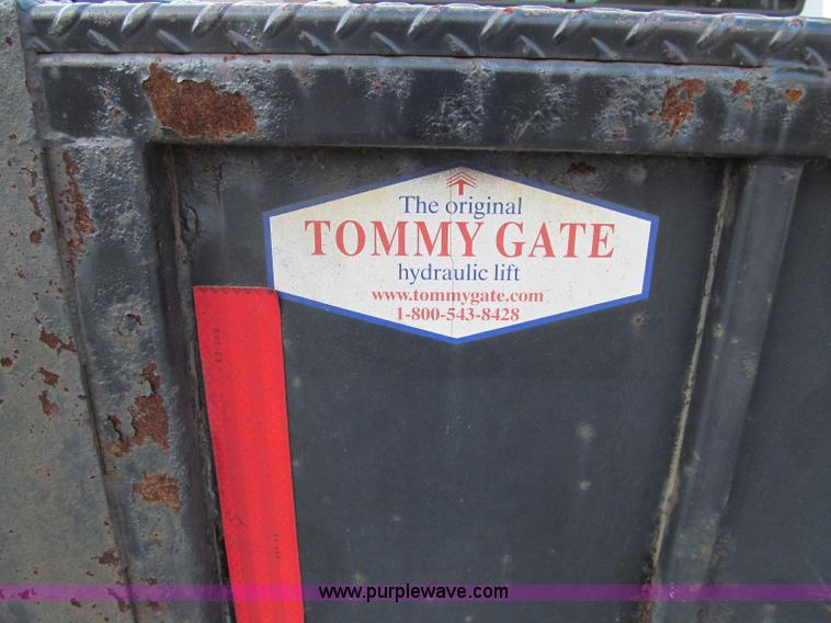 image for item A8209 2004 Ford F250 XLT SuperCab pickup truck