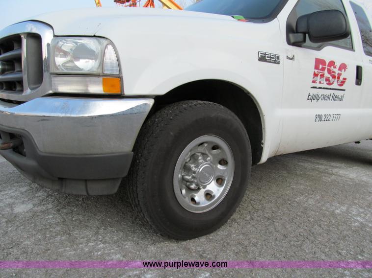 image for item A8209 2004 Ford F250 XLT SuperCab pickup truck