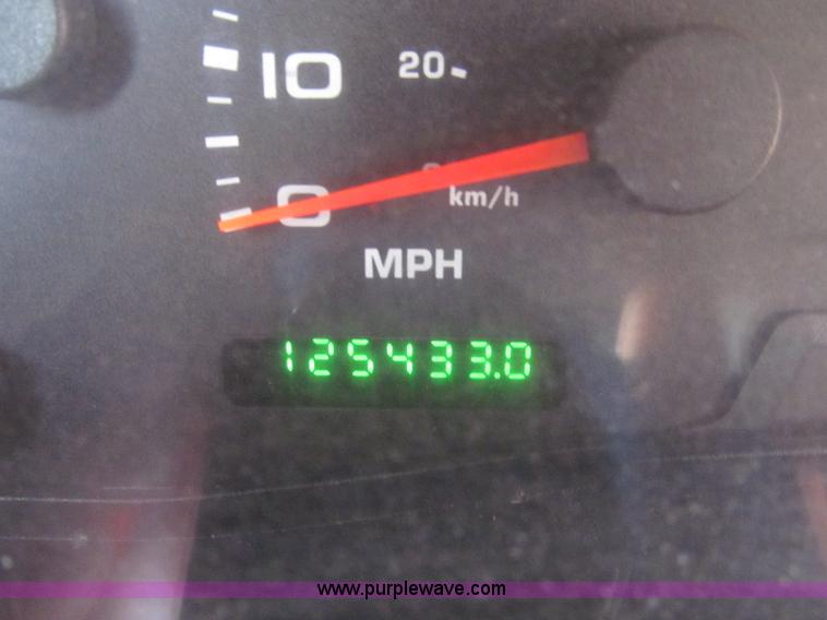 image for item A8209 2004 Ford F250 XLT SuperCab pickup truck