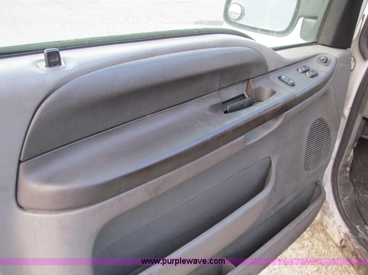 image for item A8209 2004 Ford F250 XLT SuperCab pickup truck