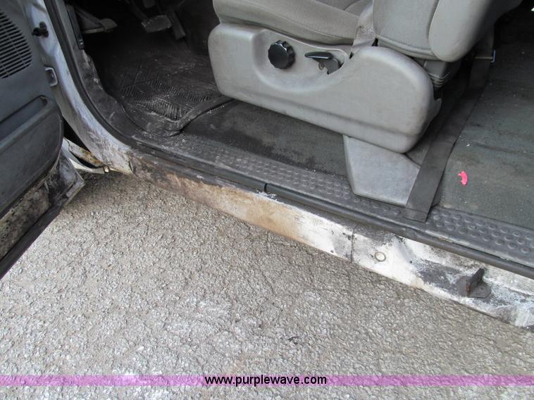 image for item A8209 2004 Ford F250 XLT SuperCab pickup truck