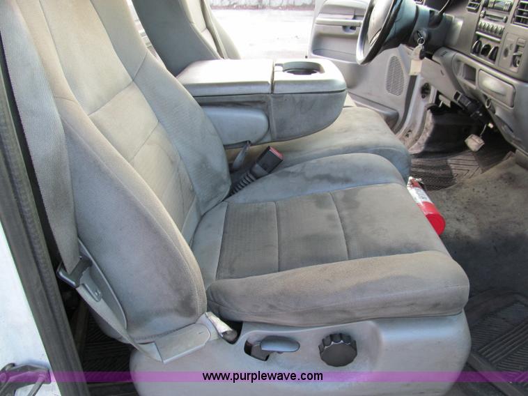 image for item A8209 2004 Ford F250 XLT SuperCab pickup truck