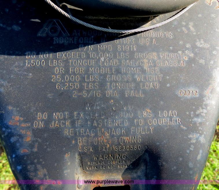 image for item B2278 2003 Fourwinds 31B-DSL 31' travel trailer