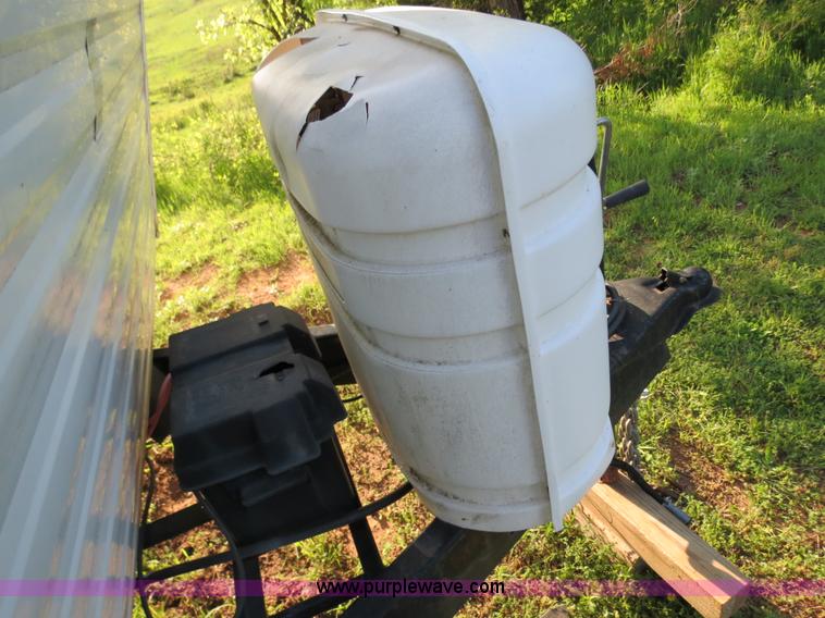 image for item B2278 2003 Fourwinds 31B-DSL 31' travel trailer