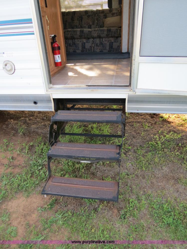 image for item B2278 2003 Fourwinds 31B-DSL 31' travel trailer