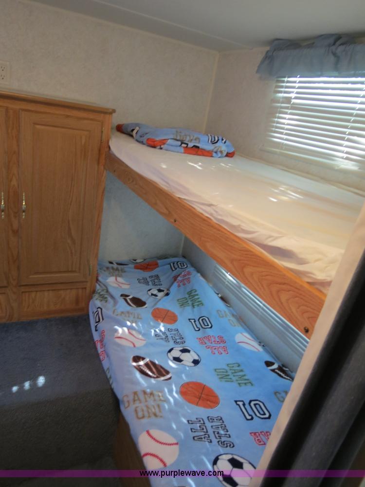 image for item B2278 2003 Fourwinds 31B-DSL 31' travel trailer