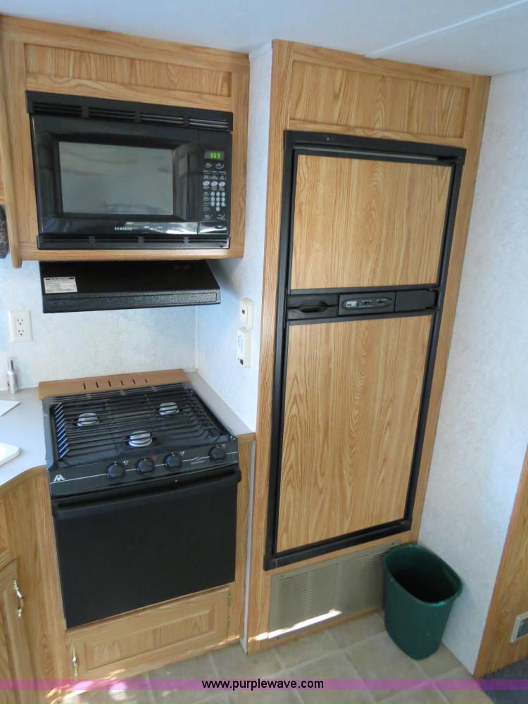 image for item B2278 2003 Fourwinds 31B-DSL 31' travel trailer