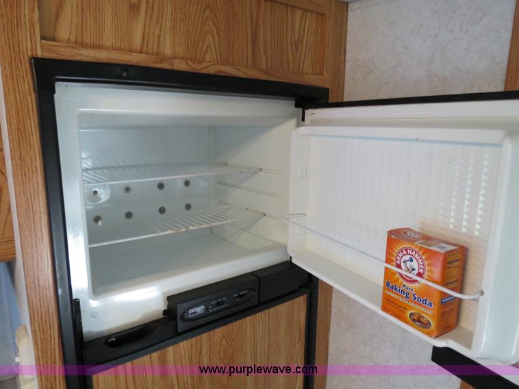 image for item B2278 2003 Fourwinds 31B-DSL 31' travel trailer