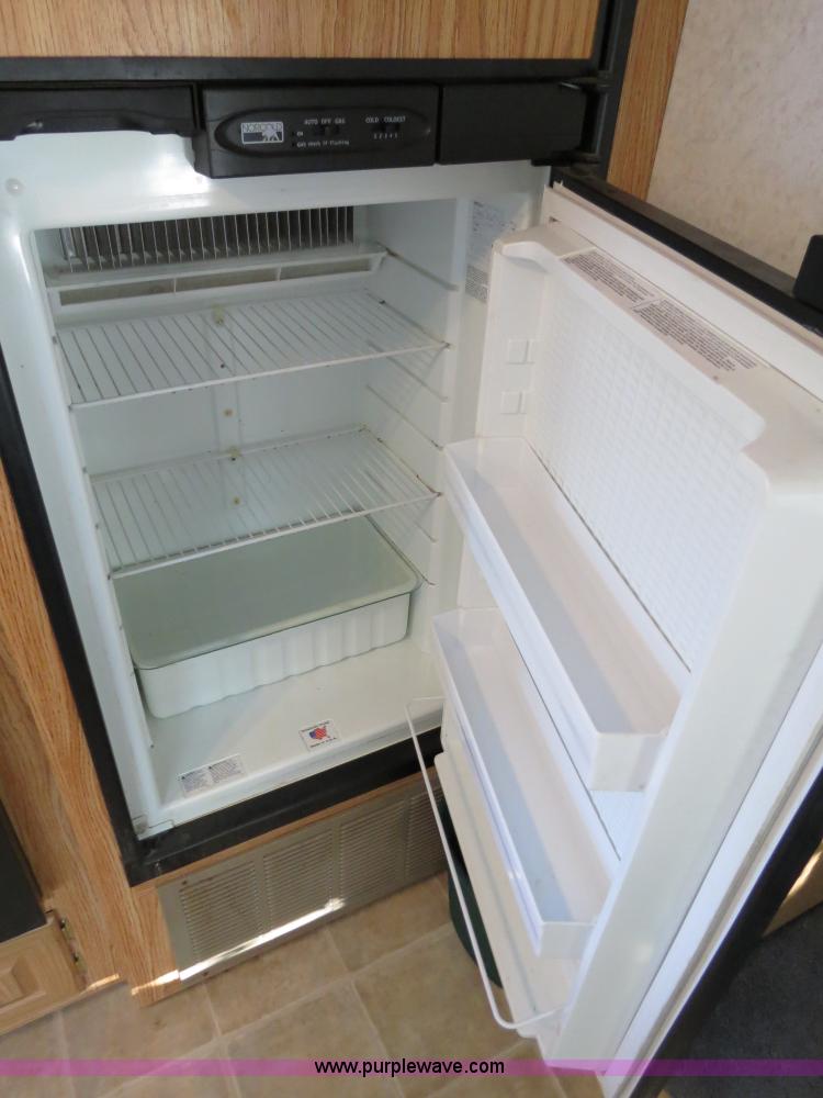 image for item B2278 2003 Fourwinds 31B-DSL 31' travel trailer