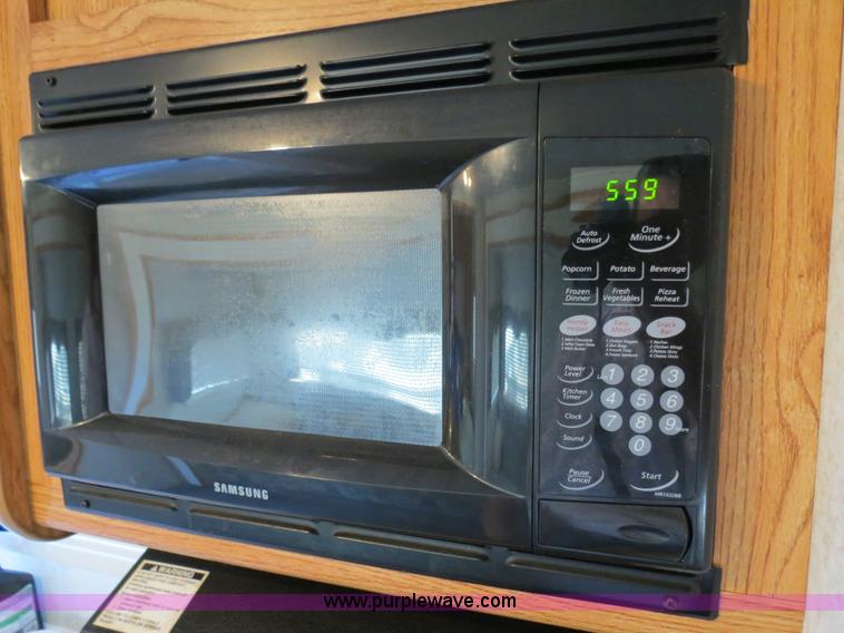 image for item B2278 2003 Fourwinds 31B-DSL 31' travel trailer