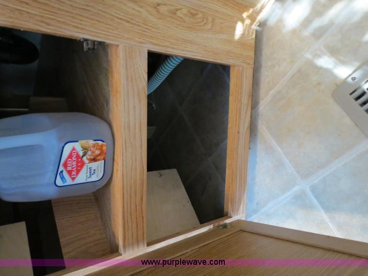 image for item B2278 2003 Fourwinds 31B-DSL 31' travel trailer