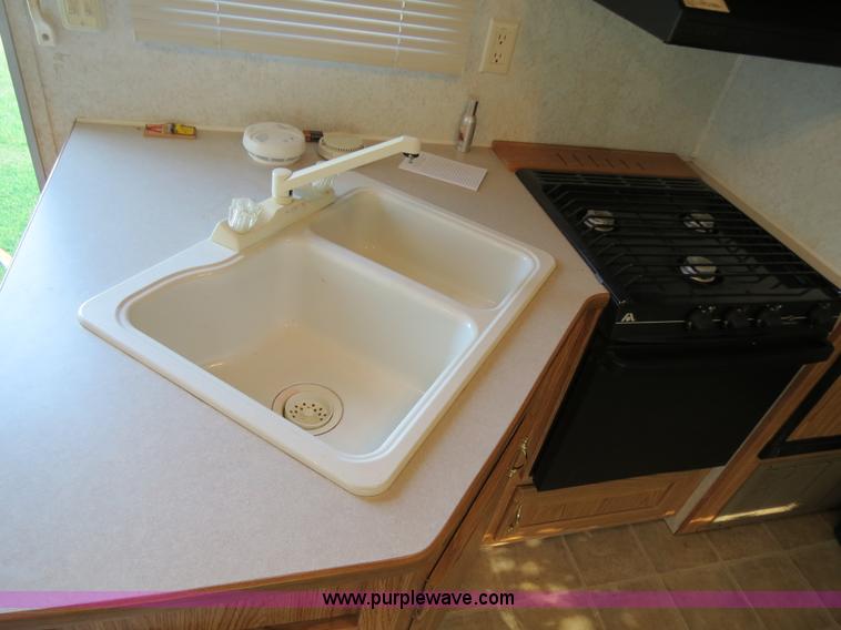 image for item B2278 2003 Fourwinds 31B-DSL 31' travel trailer