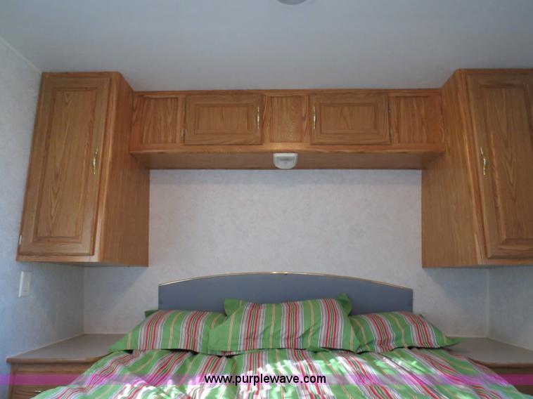 image for item B2278 2003 Fourwinds 31B-DSL 31' travel trailer