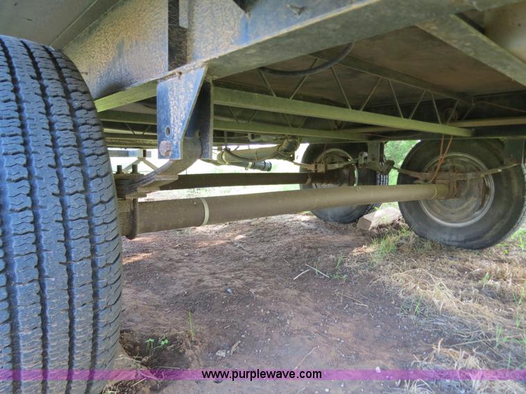 image for item B2278 2003 Fourwinds 31B-DSL 31' travel trailer