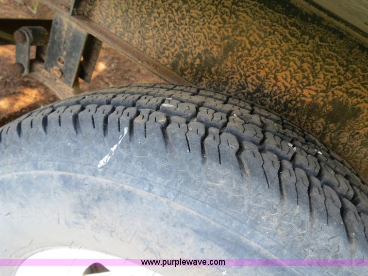 image for item B2278 2003 Fourwinds 31B-DSL 31' travel trailer