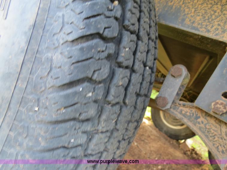 image for item B2278 2003 Fourwinds 31B-DSL 31' travel trailer