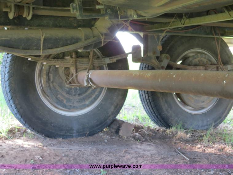 image for item B2278 2003 Fourwinds 31B-DSL 31' travel trailer