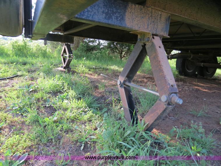 image for item B2278 2003 Fourwinds 31B-DSL 31' travel trailer