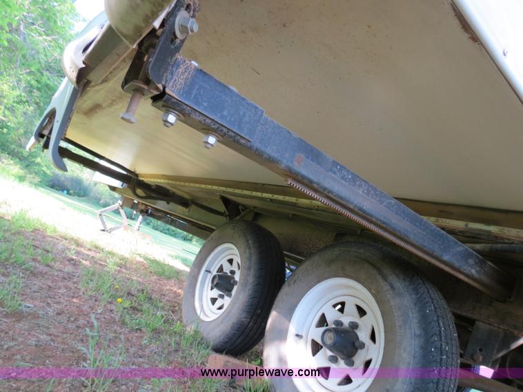 image for item B2278 2003 Fourwinds 31B-DSL 31' travel trailer