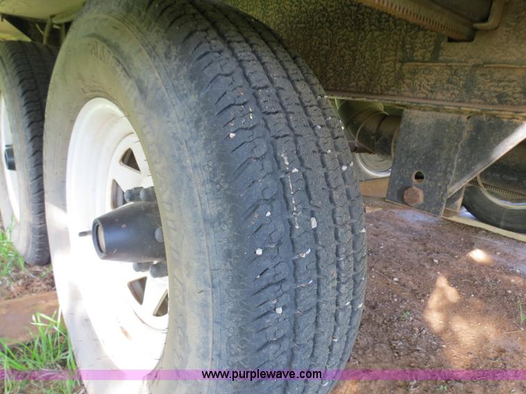 image for item B2278 2003 Fourwinds 31B-DSL 31' travel trailer