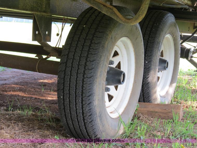 image for item B2278 2003 Fourwinds 31B-DSL 31' travel trailer