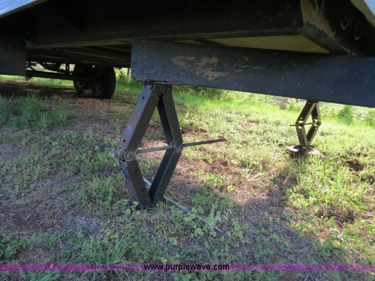 image for item B2278 2003 Fourwinds 31B-DSL 31' travel trailer