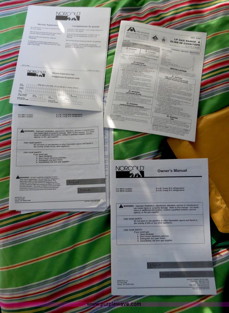 image for item B2278 2003 Fourwinds 31B-DSL 31' travel trailer