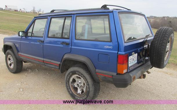 image for item B2649 1995 Jeep Cherokee Sport SUV
