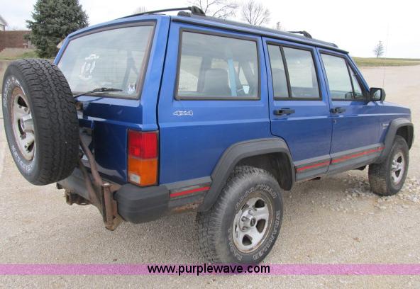 image for item B2649 1995 Jeep Cherokee Sport SUV