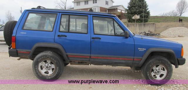 image for item B2649 1995 Jeep Cherokee Sport SUV