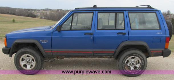 image for item B2649 1995 Jeep Cherokee Sport SUV