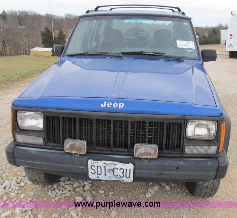 image for item B2649 1995 Jeep Cherokee Sport SUV