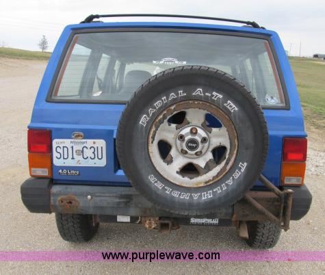 image for item B2649 1995 Jeep Cherokee Sport SUV