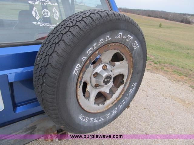 image for item B2649 1995 Jeep Cherokee Sport SUV