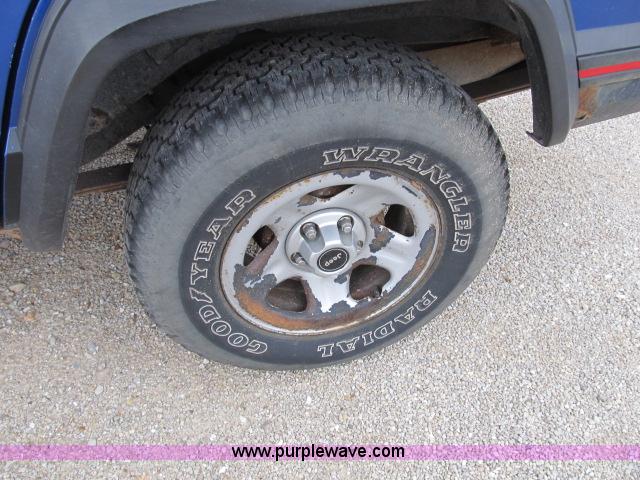 image for item B2649 1995 Jeep Cherokee Sport SUV