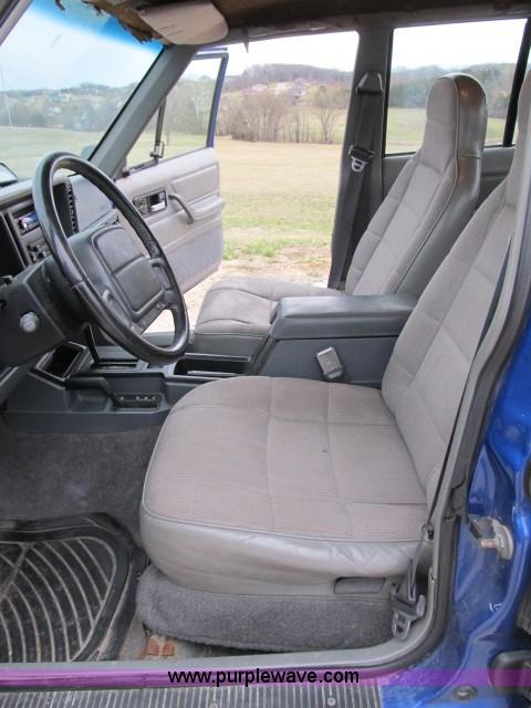 image for item B2649 1995 Jeep Cherokee Sport SUV