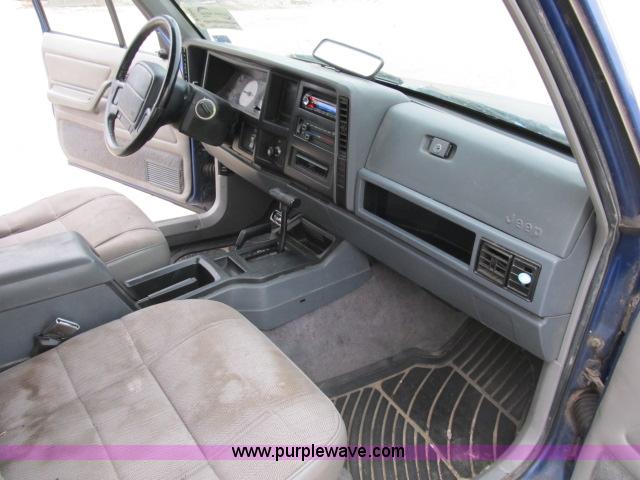 image for item B2649 1995 Jeep Cherokee Sport SUV