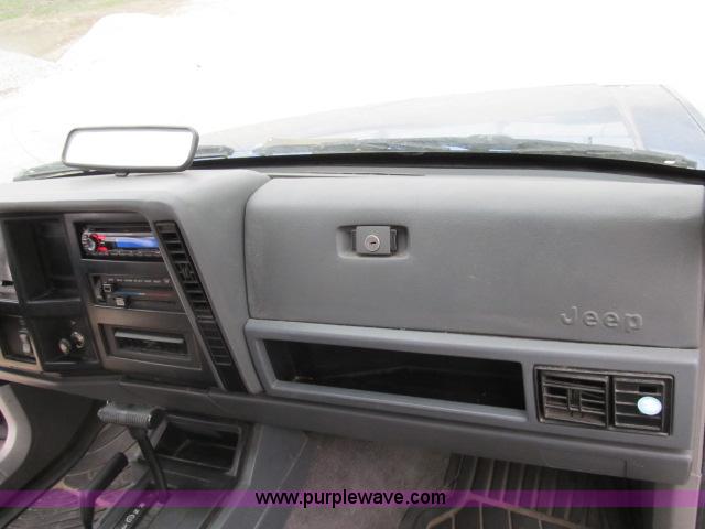 image for item B2649 1995 Jeep Cherokee Sport SUV