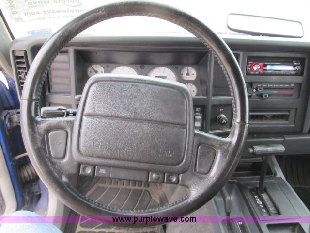 image for item B2649 1995 Jeep Cherokee Sport SUV