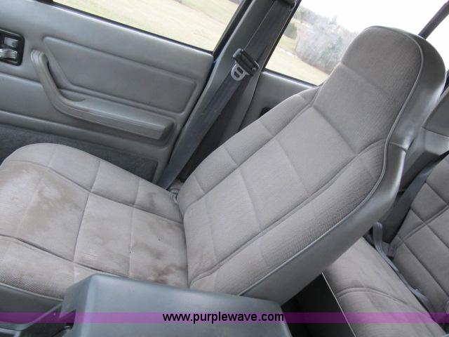 image for item B2649 1995 Jeep Cherokee Sport SUV