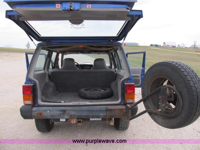 image for item B2649 1995 Jeep Cherokee Sport SUV