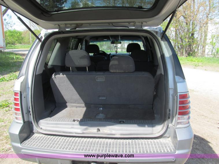 image for item B5125 2002 Mercury Mountaineer SUV