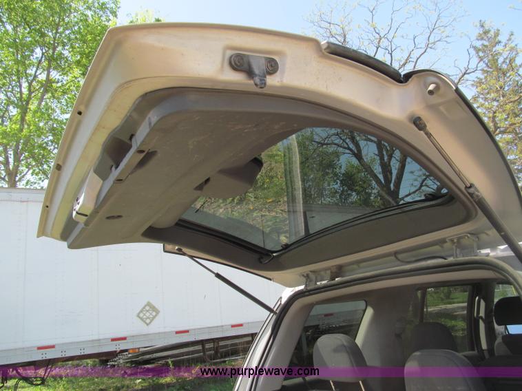 image for item B5125 2002 Mercury Mountaineer SUV