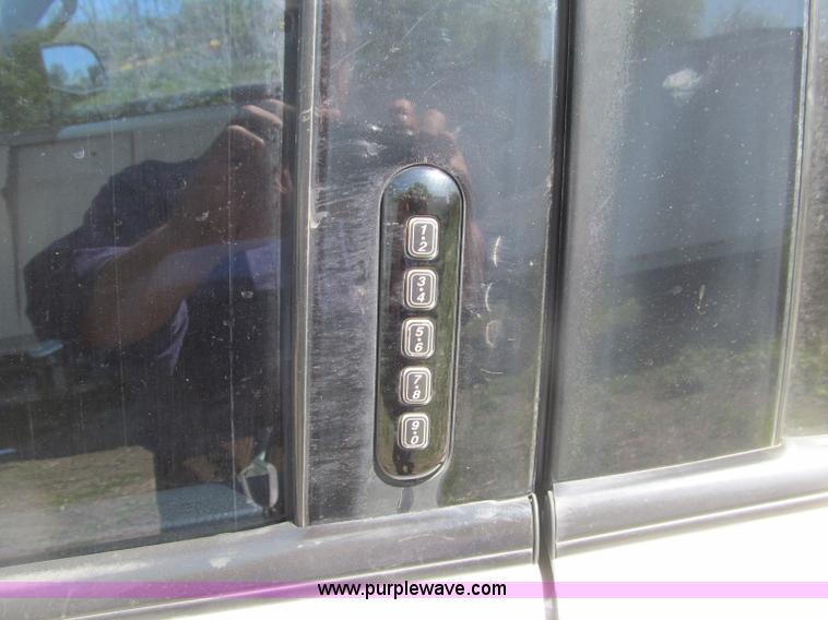 image for item B5125 2002 Mercury Mountaineer SUV