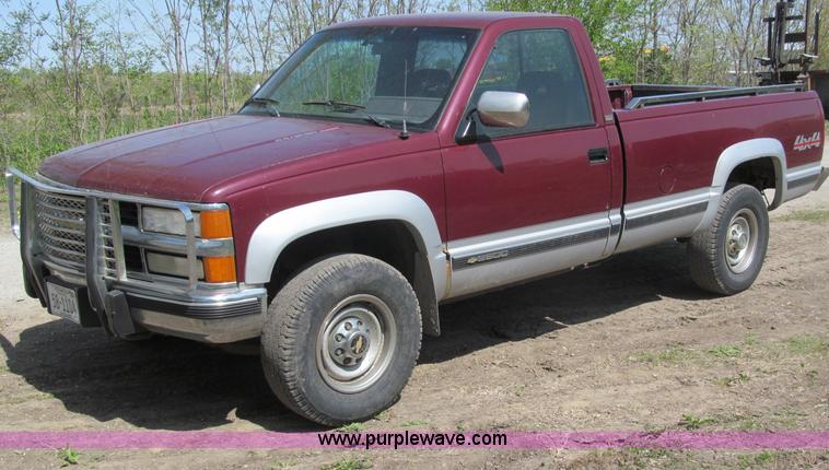 image for item B5127 1994 Chevrolet K3500 Silverado pickup truck