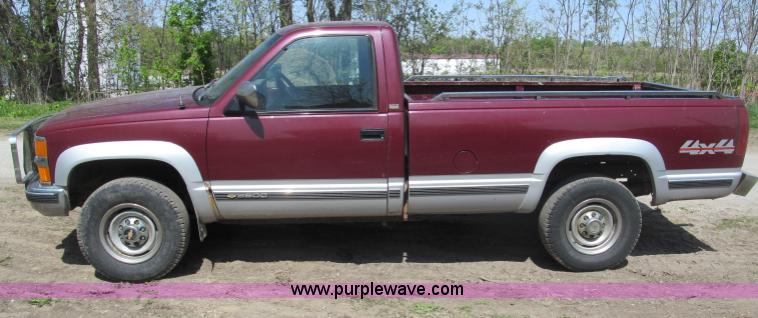 image for item B5127 1994 Chevrolet K3500 Silverado pickup truck