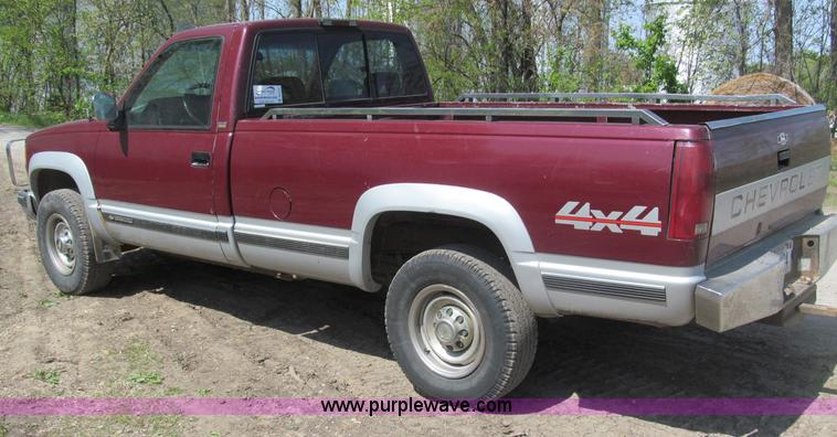 image for item B5127 1994 Chevrolet K3500 Silverado pickup truck